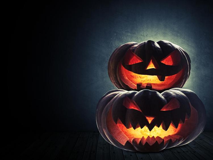 halloween pumpkin and candle light - tiero - Fotolia