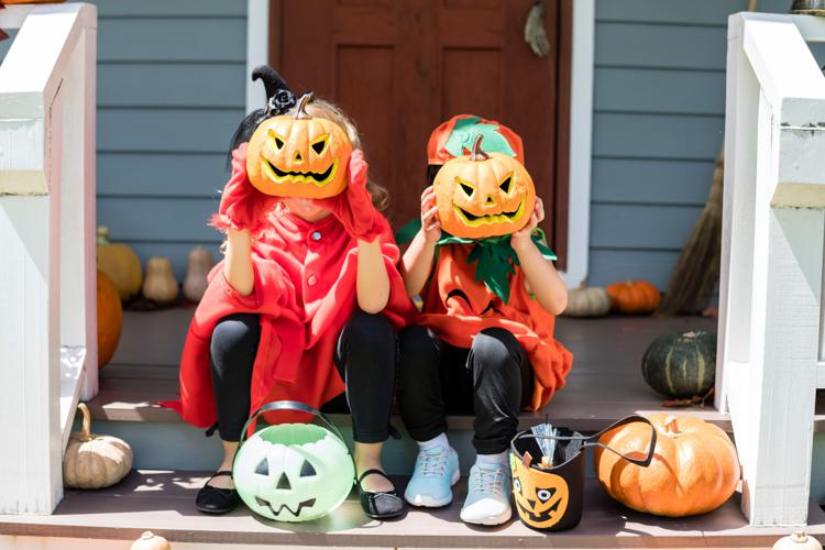 Bambini mascherati per la festa di Halloween (Foto )