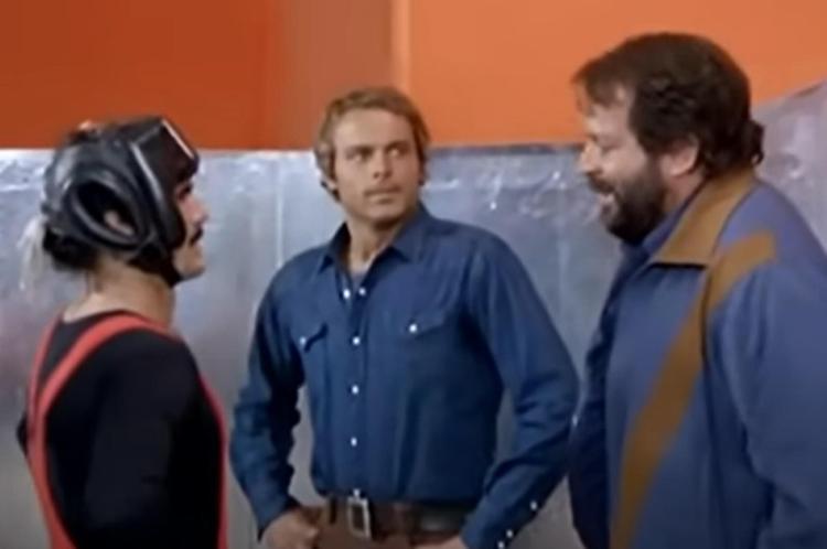 Giovanni Cianfriglia, Terence Hill e Bud Spencer in una scena di '...altrimenti ci arrabbiamo!' - Youtube