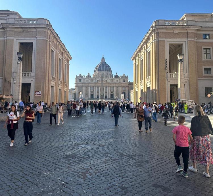 **Giubileo: ancora nessun 'effetto Anno Santo', camion bar e bancarelle attendono i pellegrini**