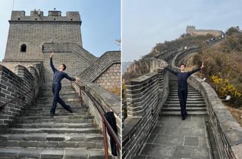 Roberto Bolle 'balla' sulla Grande Muraglia Cinese - Video