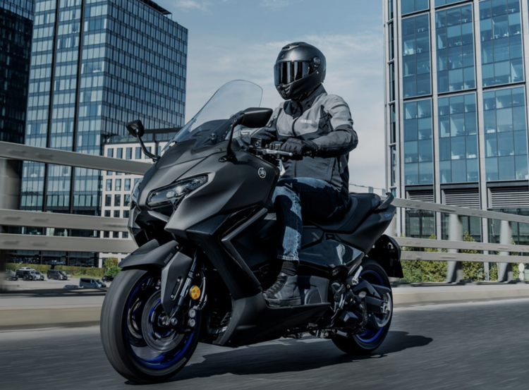 Yamaha presenta il nuovoTMAX & TMAX Tech MAX 2025