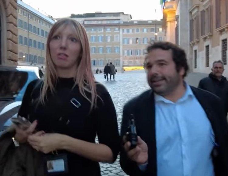 Antonella Giuli durante il servizio di Report