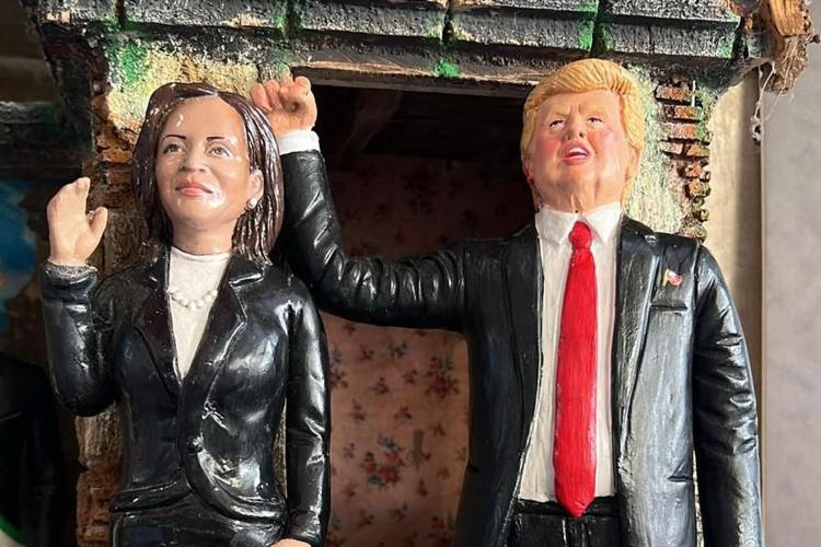 Le statuine di Kamal Harris e Donald Trump