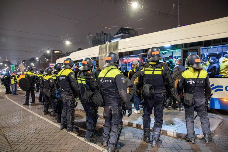 Polizia scorta i tifosi israeliani del Maccabi ad Amsterdam - Afp