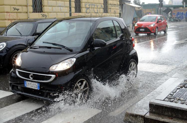 Pioggia in strada - Agenzia Fotogramma