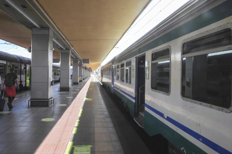 Treno in stazione - Fotogramma