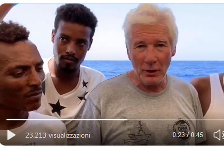 Richard Gere trasloca in Spagna e i social si scatenano in difesa di Musk