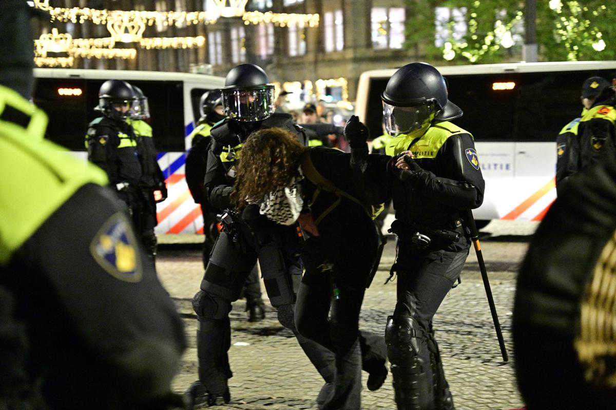 Amsterdam, nuova notte di disordini: centinaia di arresti