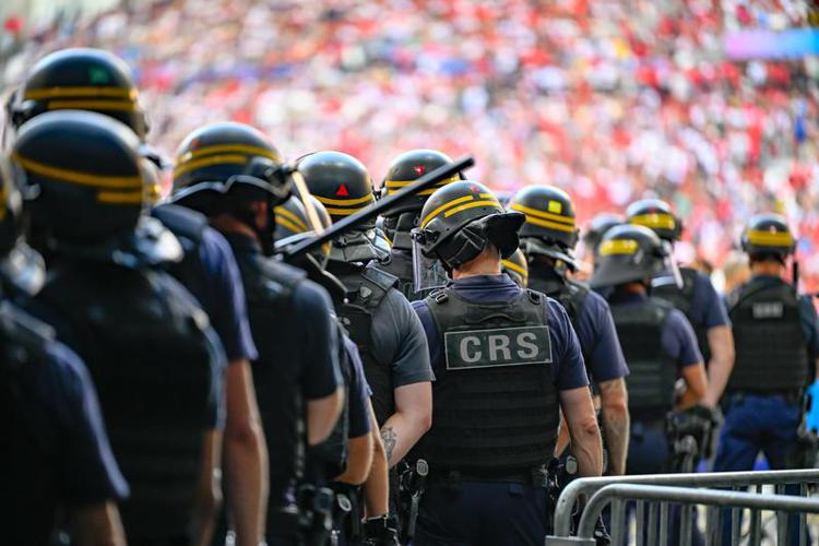 Controlli di polizia allo stadio - Fotogramma