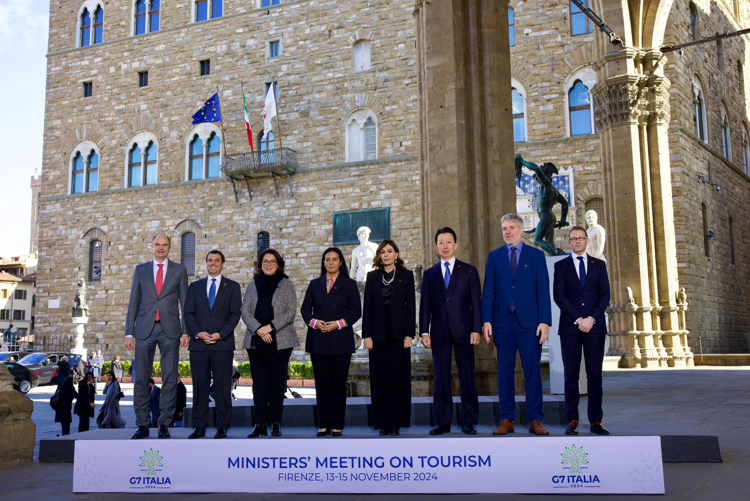 La foto di famiglia dei ministri dei paesi del G7 