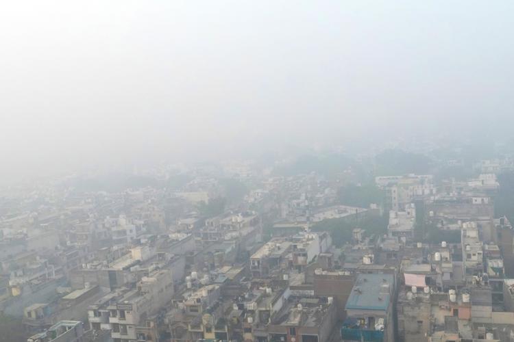 Nuova Delhi avvolta in una nube di smog - (Afp)