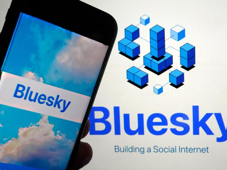 Bluesky, l'esodo in massa da X porta 2,5 milioni di nuovi utenti