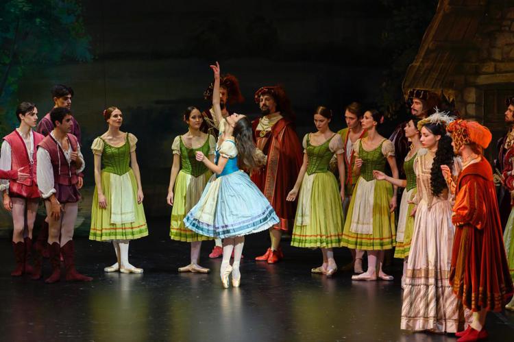 'Un'immagine di 'Giselle' con la compagnia del Teatro dell'Opera di Roma in scena  all'Opéra Royal de Wallonie - (foto J. Berger)