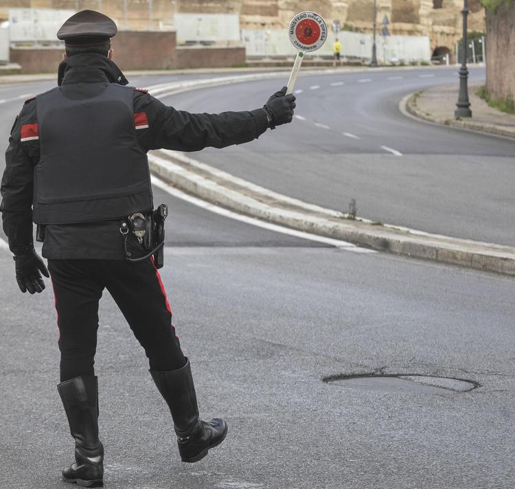 Controlli dei carabinieri (Fotorgramma)