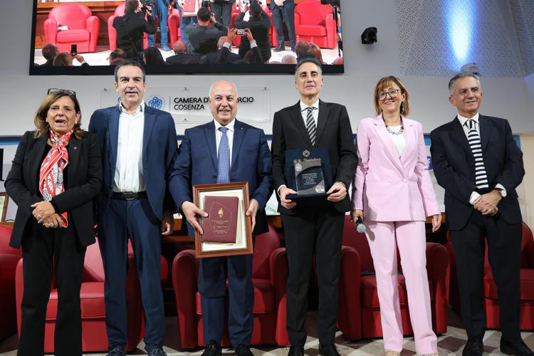 Premio_Serra_Rettori Nella foto (da sx): Antonella Polimeni, Roberto Occhiuto, Klaus Algieri, Eugenio Guglielmelli, Erminia Giorno, Nicola Leone