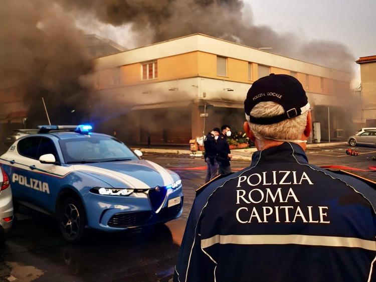 Incendio in zona Fontana Candida,  Roma - Polizia