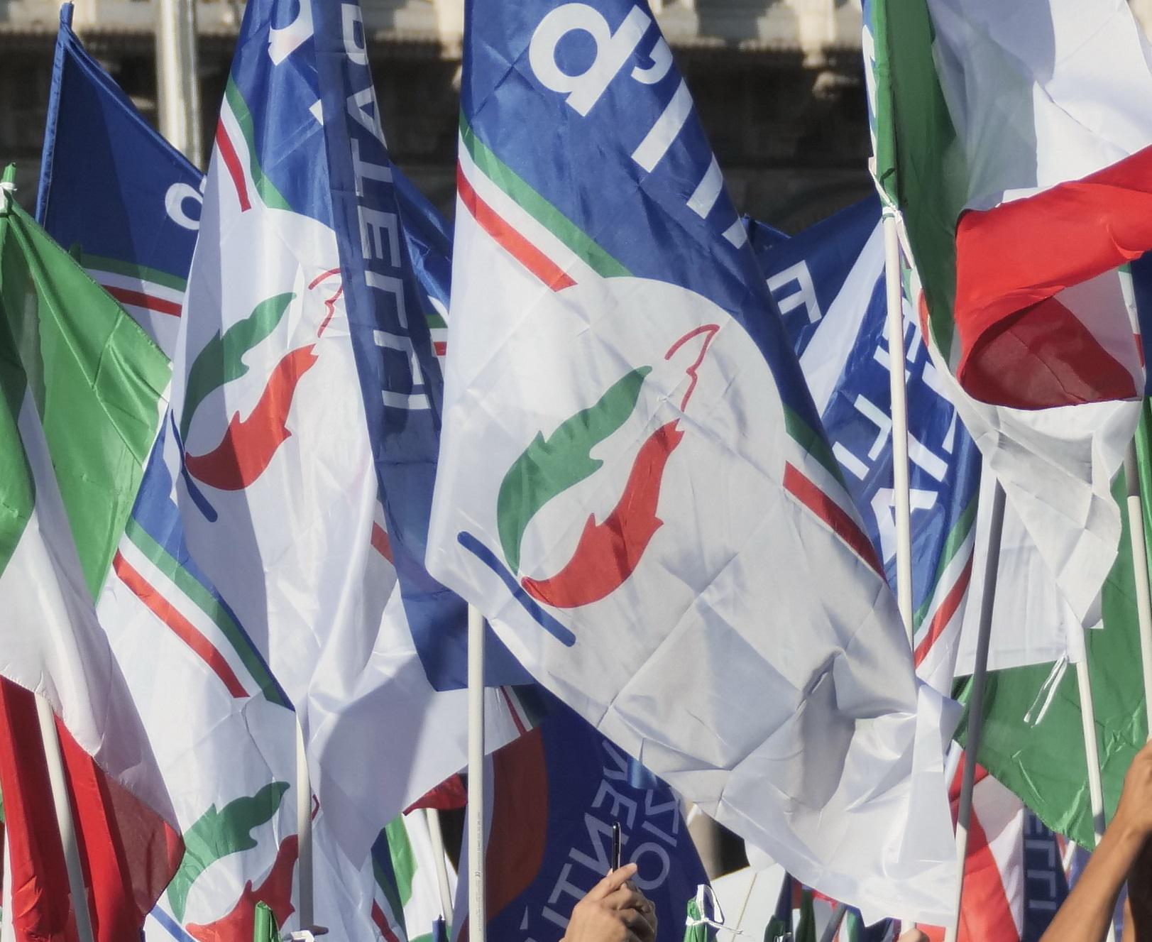 Fiamma tricolore via da simbolo FdI? Il parere dell'esperto