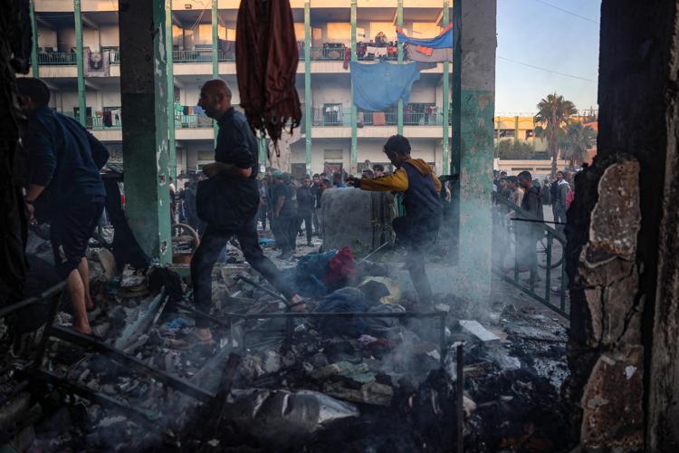 Gaza, media: quasi 90 morti in raid Israele, oltre 60 in attacco vicino ospedale