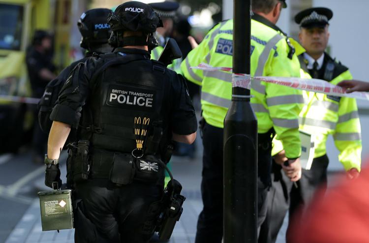 Londra, una persona accoltellata sul ponte di Westminster