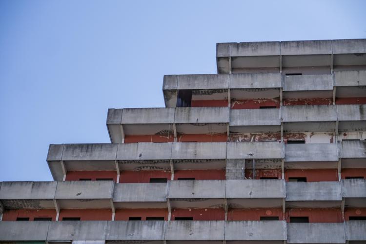 Napoli, crolla solaio nella vela rossa di Scampia: famiglie evacuate