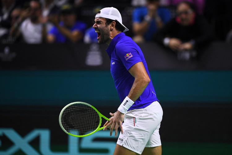 Finale Coppa Davis, Italia-Olanda 1-0: Berrettini batte Van de Zandschulp. Ora Sinner