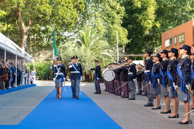 Poliziotte Silp Cgil: ''Imposizione gonna in divisa è sessualizzante''