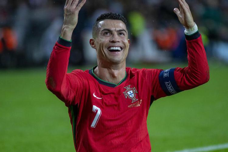 Ronaldo, "decine di trattamenti estetici non pagati": un medico gli fa causa