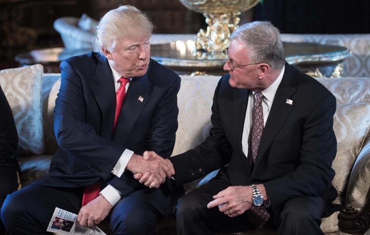 Donald Trump e  Keith Kellogg (Afp)