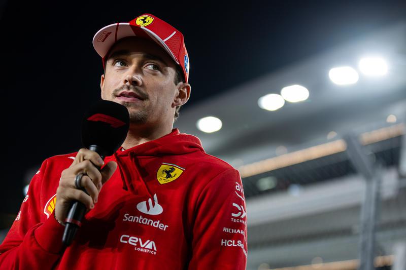 Ferrari, Leclerc on track with his brother in Abu Dhabi: what happens with Sainz