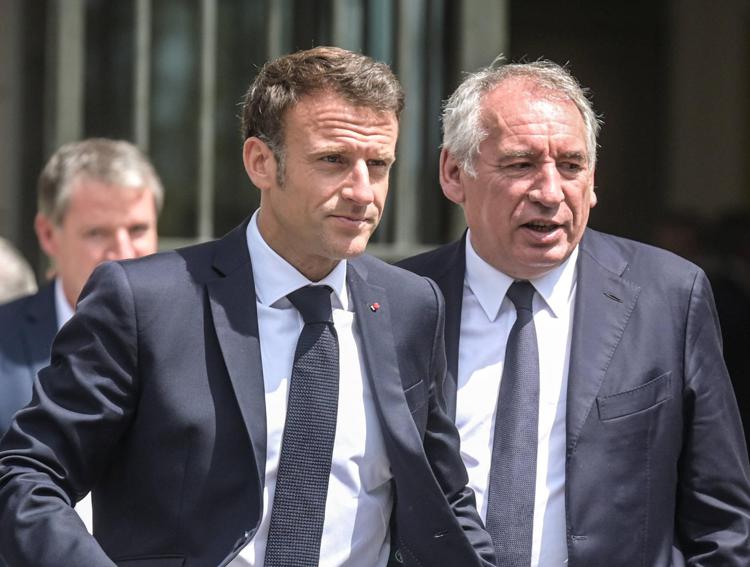 Emmanuel Macron e Francois Bayrou (Fotogramma)