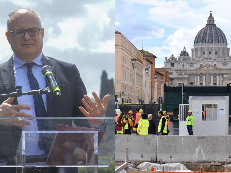 Il sindaco Roberto Gualtieri, a destra i lavori a piazza Pia (Fotogramma)