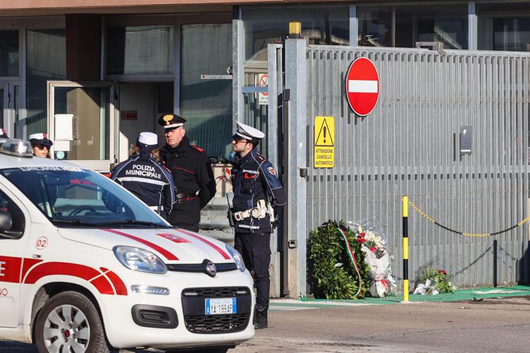 Calenzano, commemorazione delle vittime sul luogo della tragedia (Fotogramma)