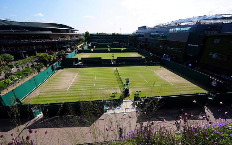 Tennis, svolta in Gran Bretagna: niente tornei femminili per le donne trans