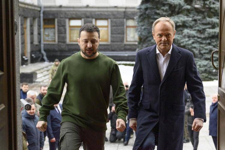 Il leader ucraino Voldymyr Zelensky e il premier polacco Donald Tusk a Kiev - Fotogramma /Ipa