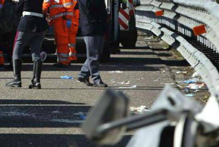 Viaggia contromano in A11, muore una 47enne