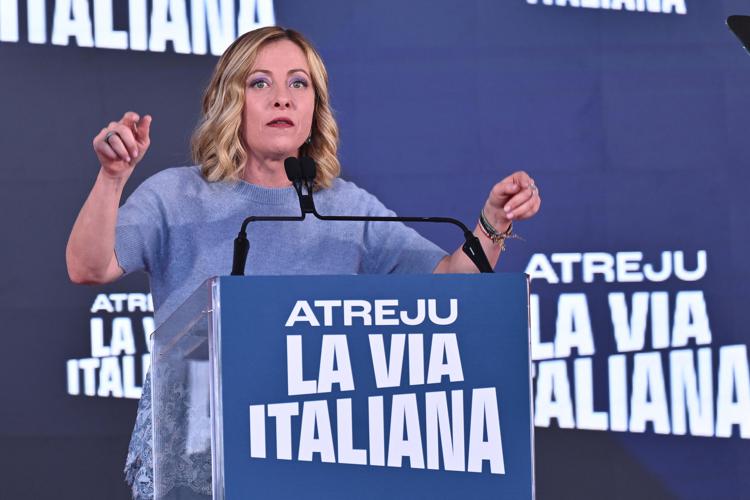 Meloni 'stringe bulloni' centrodestra: "Posta è alta, no egoismi"