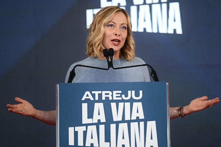 Meloni infiamma Atreju: "Avanti con riforme". Attacchi a Schlein, Prodi e Landini