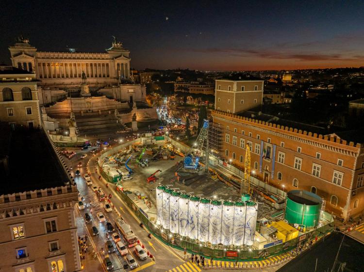 Webuild, svelata a Piazza Venezia la prima opera di 