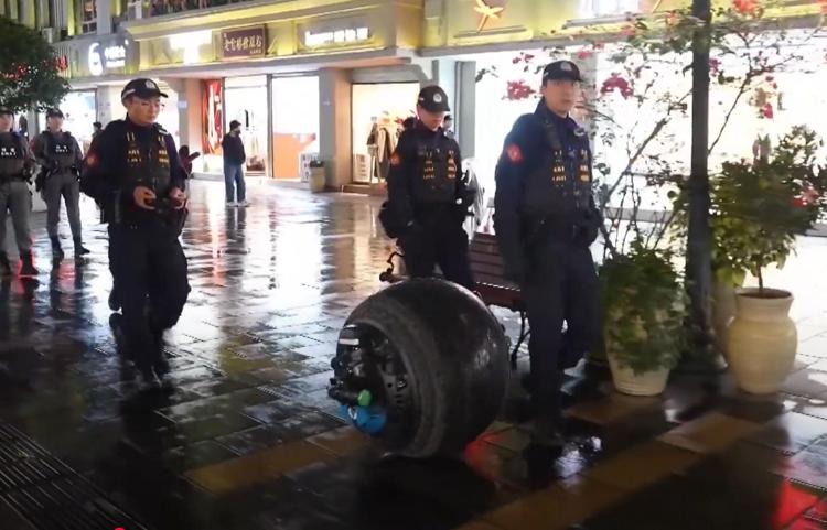 Il rivoluzionario robot sferico di Wenzhou a supporto della polizia urbana - Il video