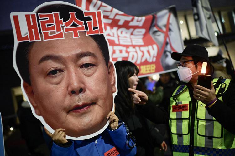 Sudcorea, proteste contro Yoon - Afp