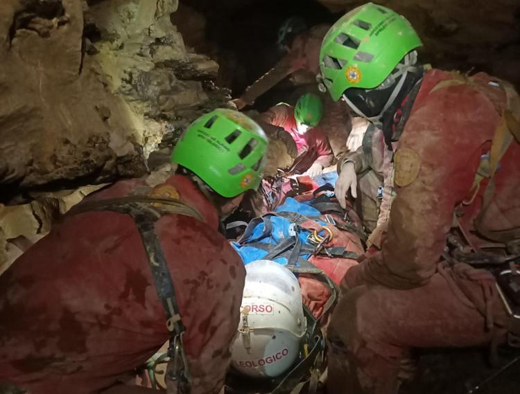 Speleologa bloccata, il racconto dei soccorritori: 