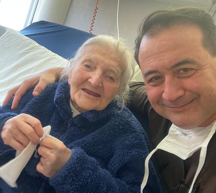 Storia di Tina operata d'urgenza a 107 anni: 