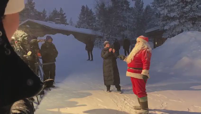 Lapland Summit, Santa Claus welcomes Melons and sings Jingle Bells