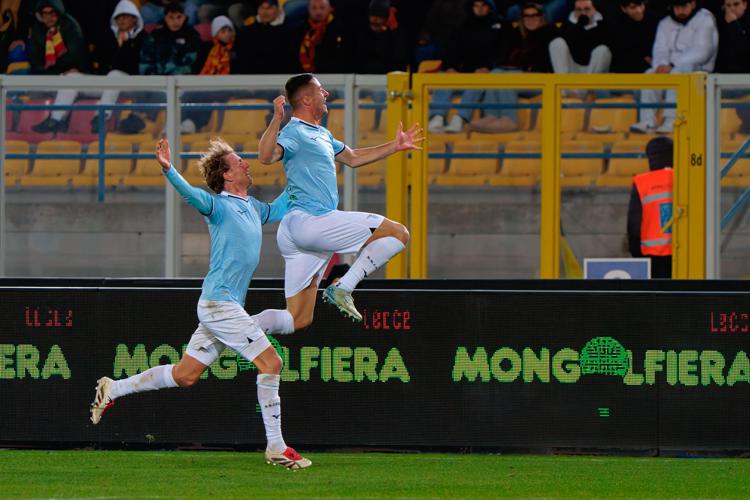 Lazio torna alla vittoria, 2-1 nel finale a Lecce