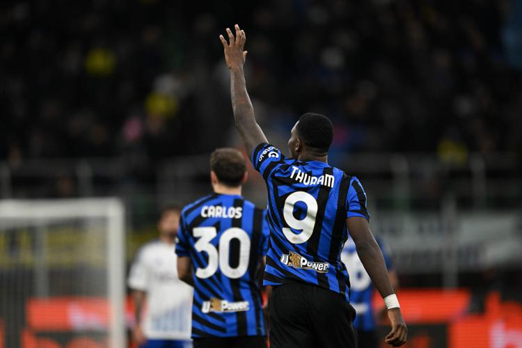 Inter-Como 2-0, gol di Carlos Augusto e Thuram