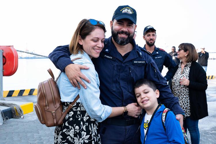 Natale: a bordo di Nave Amerigo Vespucci, tappa ad Abu Dhabi, incontro con famiglie