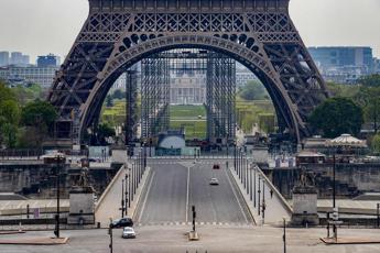 Parigi, Torre Eiffel evacuata per un cortocircuito a un ascenso