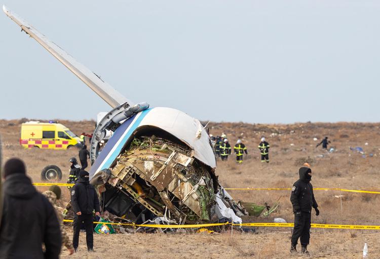 L'aereo precipitato in Kazakistan - (Afp)