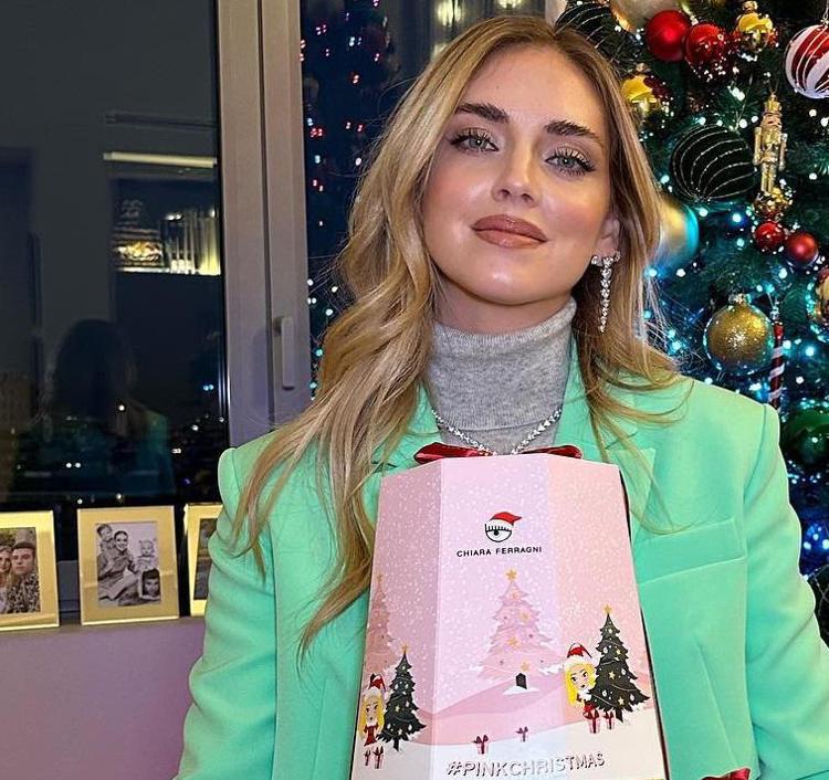 Chiara Ferragni e il pandoro - Fotogramma